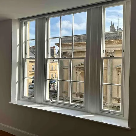 Haus Of Sulis, City Centre Apartment With Lift Access Bath Exterior photo
